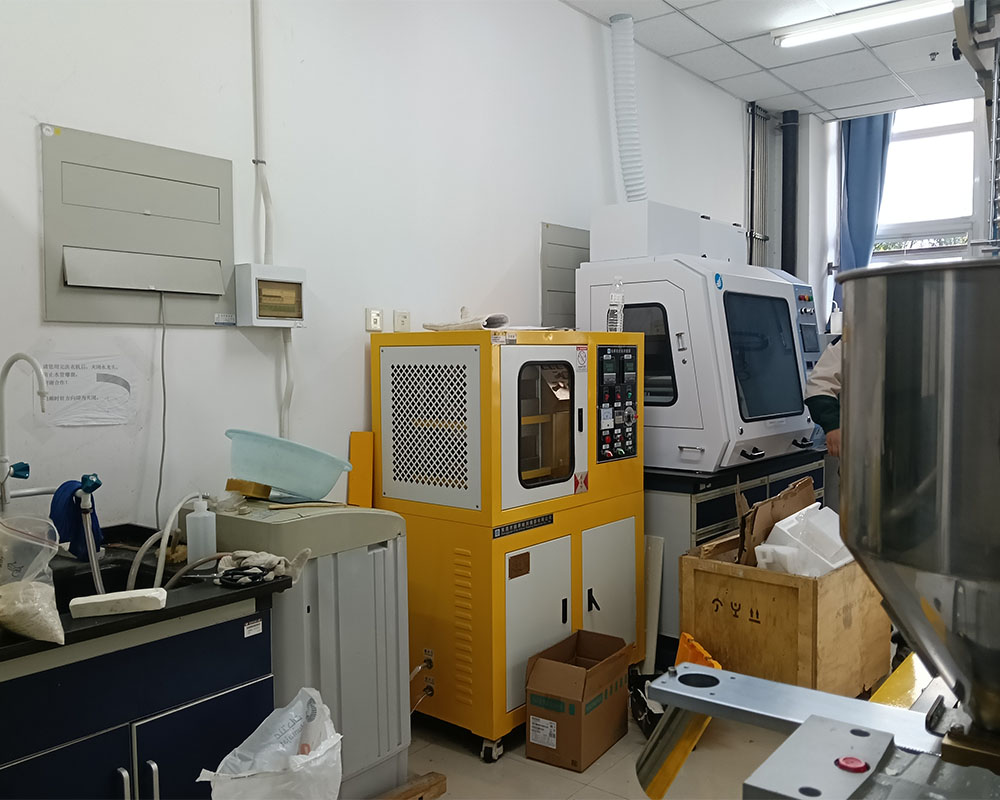 天津科技大學熱壓機.jpg
